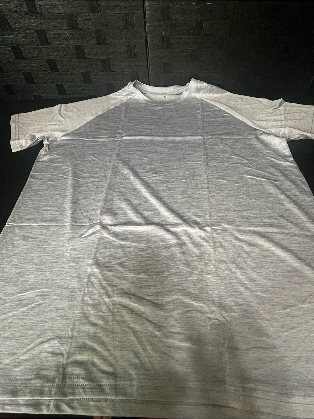 Men’s Light Gray Athletic polyester t-shirt in size Medium